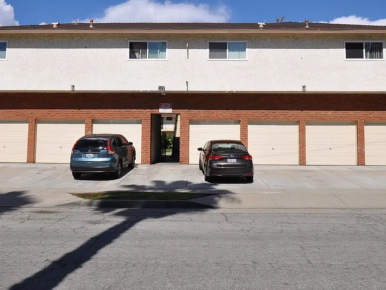 327 E Navilla Pl #J — Photo 7