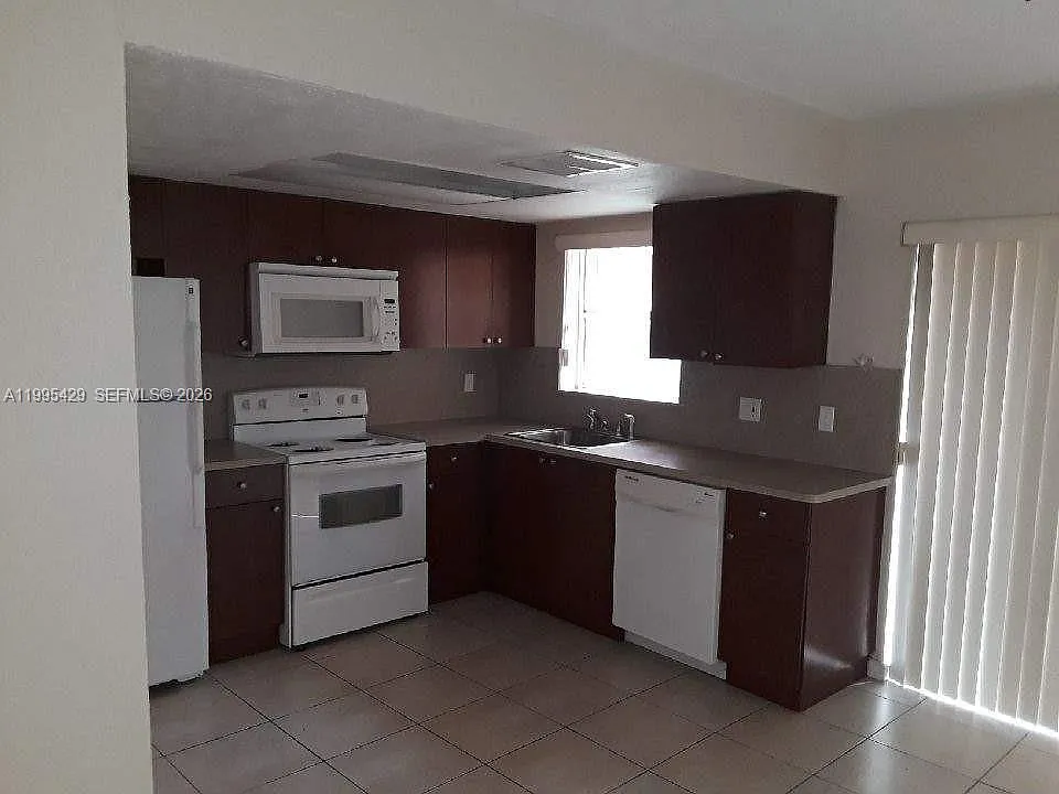 Royal Oaks Townhouse 6 Co — Photo 2