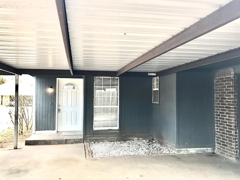 924 SE 14th St — Photo 8