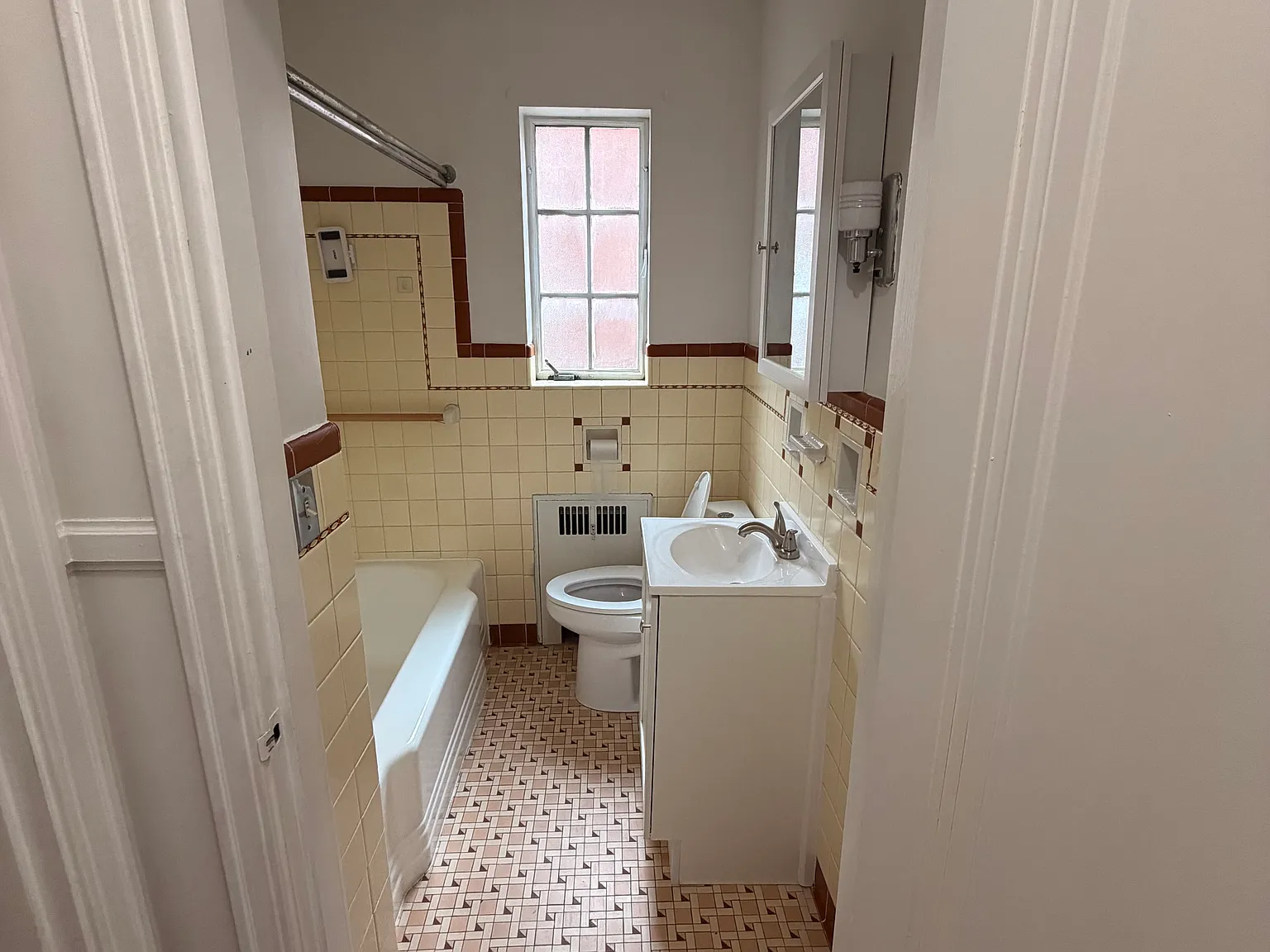 1 bed, 725 sqft, $900 — Photo 3