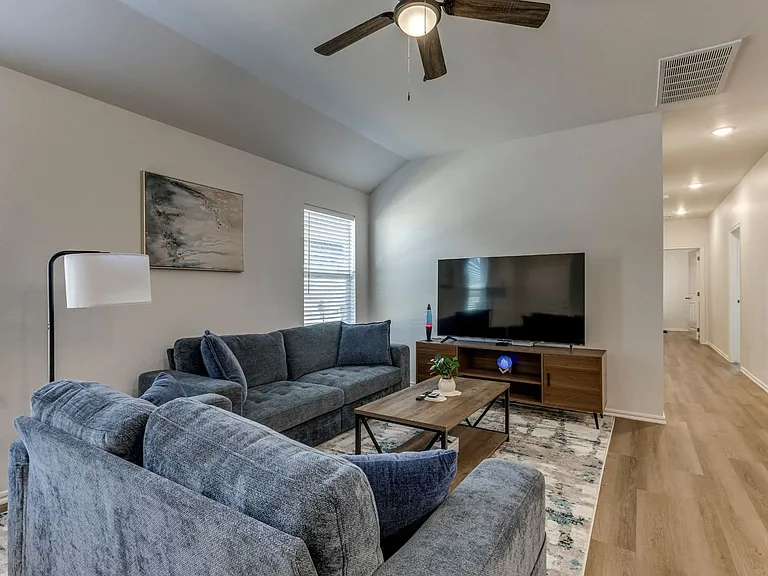 11606 Mackenzie Way — Photo 4