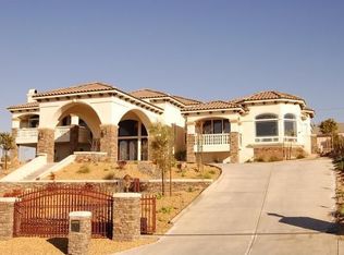 13541 Sunset Dr, Apple Valley, CA 92308
