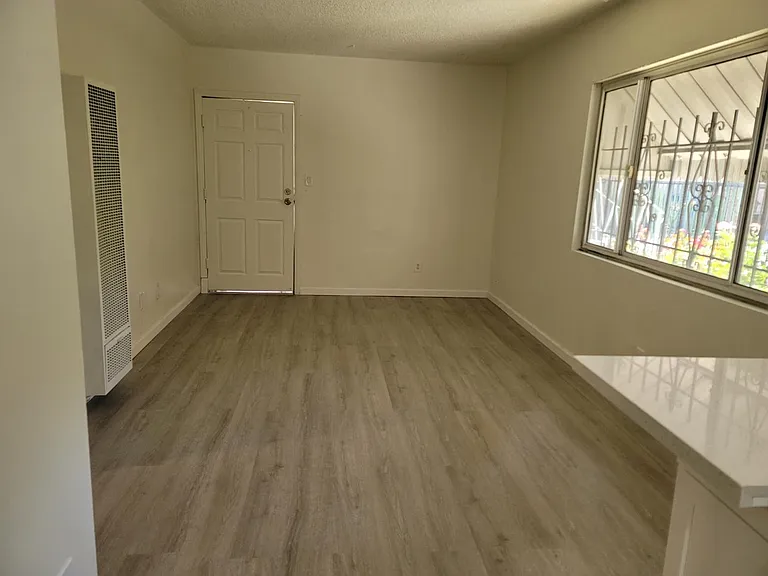 1709 S Hobart Blvd — Photo 15