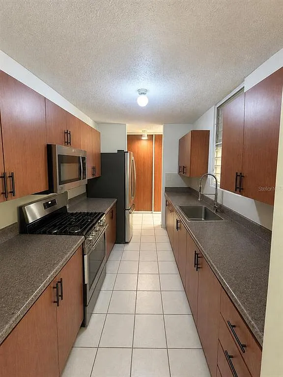 4 bed, 2.0 bath, 1850 sqft, $1,950 — Photo 2