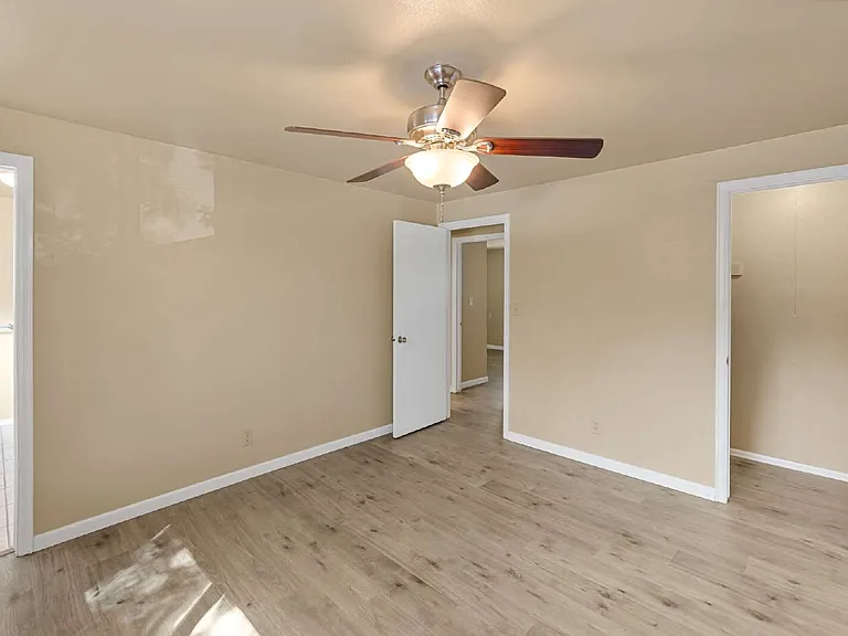 1401 Sanderson Ave — Photo 27
