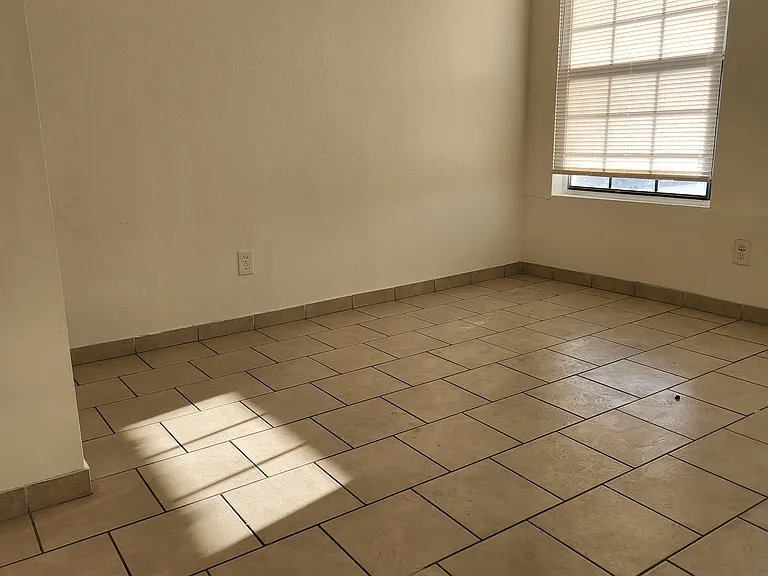 1709 E Anaheim St — Photo 4