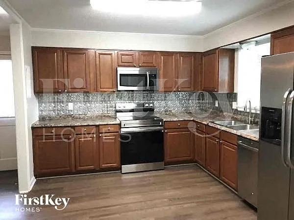 940 Ridgeway Dr — Photo 5