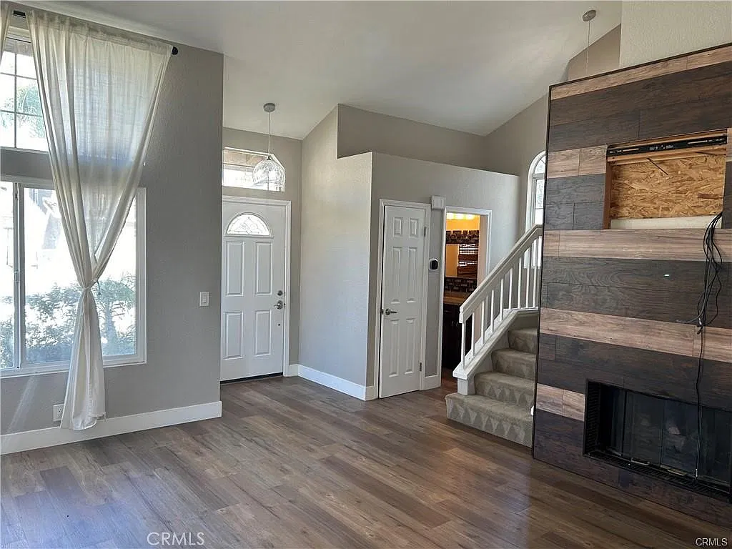 3 bed, 2.5 bath, 1452 sqft, $3,700 — Photo 4