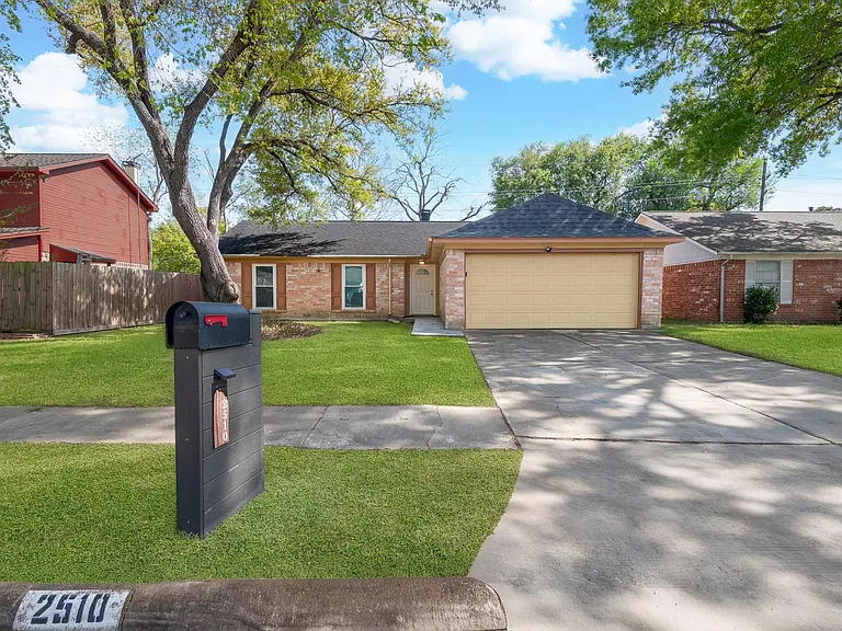 2510 Marble Falls Dr — Photo 2