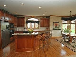 4th image of 14309 Farley St