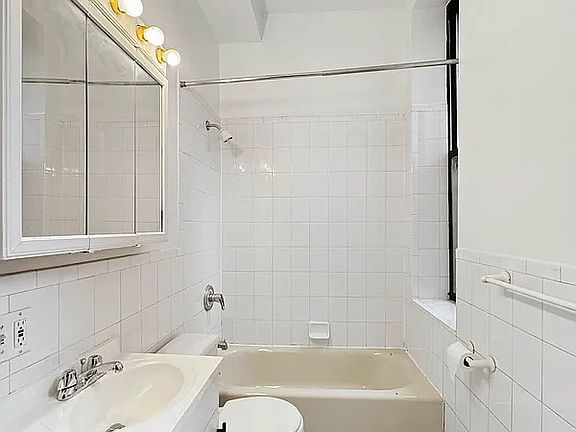5th image of 6 Bleecker St #600