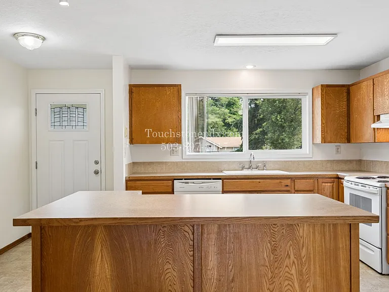 18016 NE Davis St — Photo 6