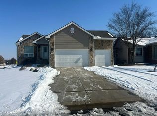 823 E Hedgewood St, Andover, KS 67002