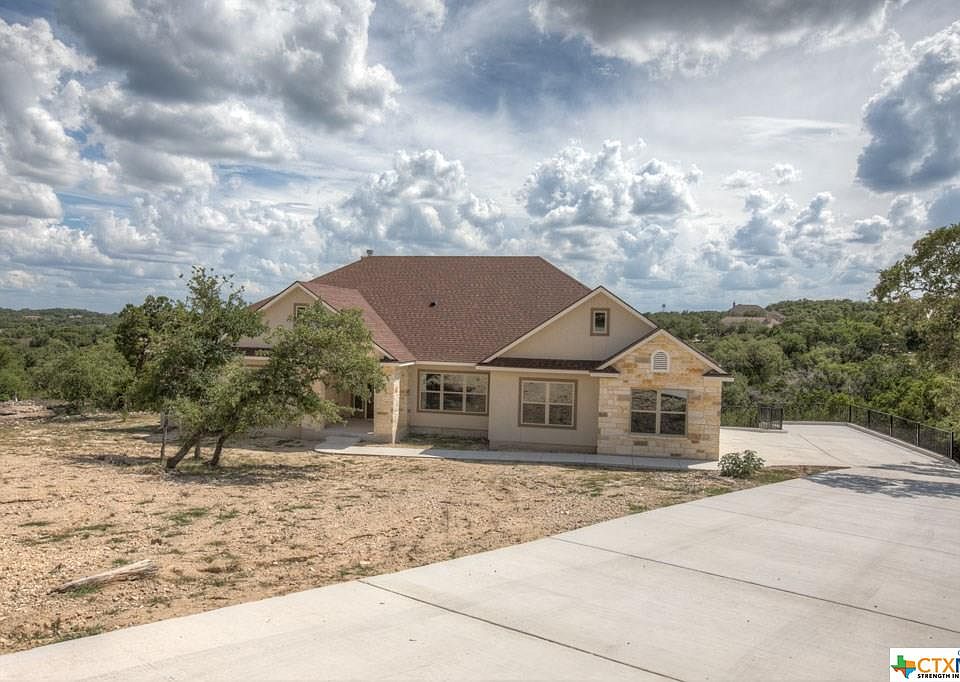 1st image of 140 Oak Pass Way