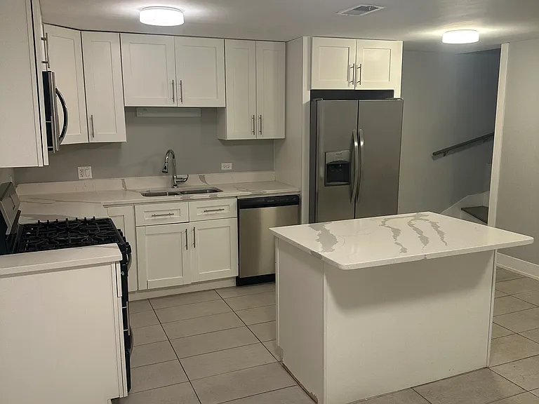 2508 N Ashland Ave — Photo 1