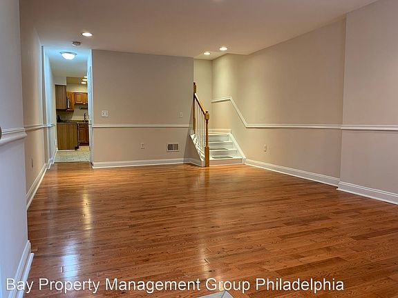 2nd image of 2528 E Cambria St