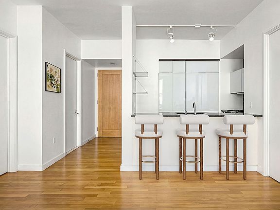 4th image of 240 Park Ave S APT 3D