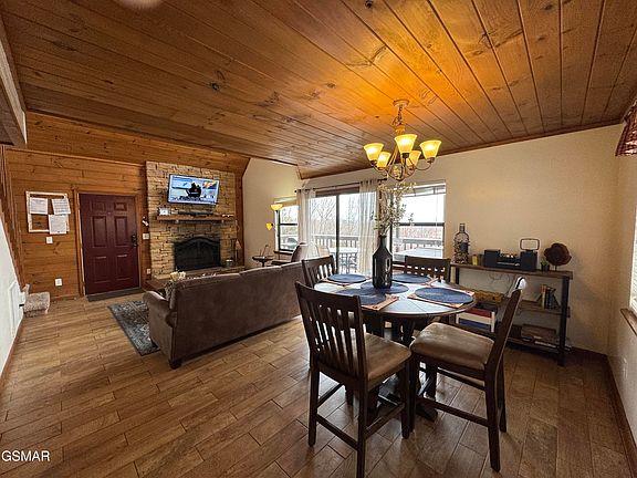 4th image of 936 Stans Rd