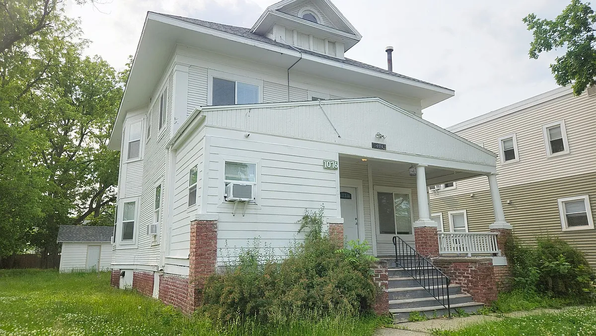 Building Photo - BG - 1076 21st St