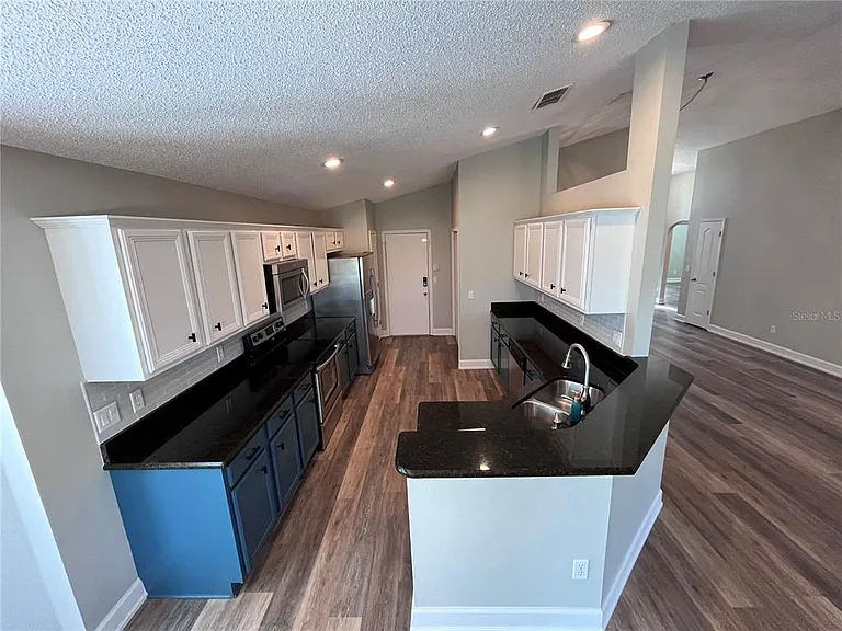 3705 Seminole Dr — Photo 3