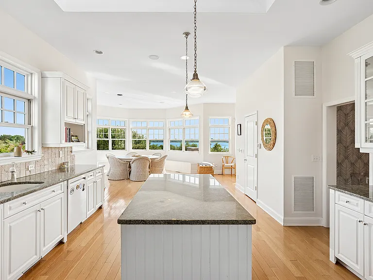 83 Startop Dr — Photo 8