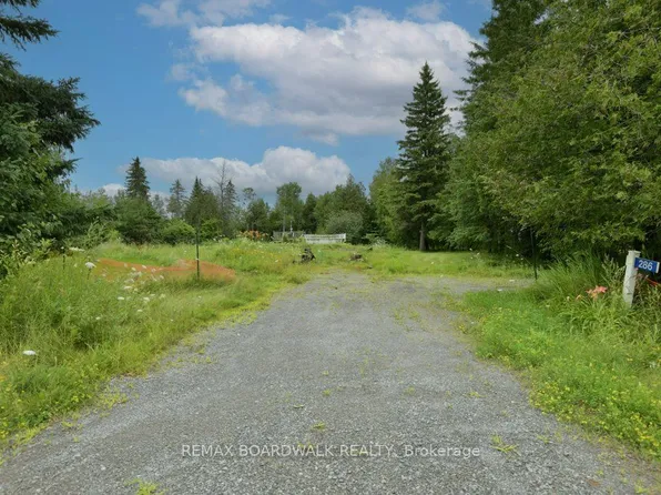 286 Brunton Side Rd, Beckwith, ON K7A 4S7