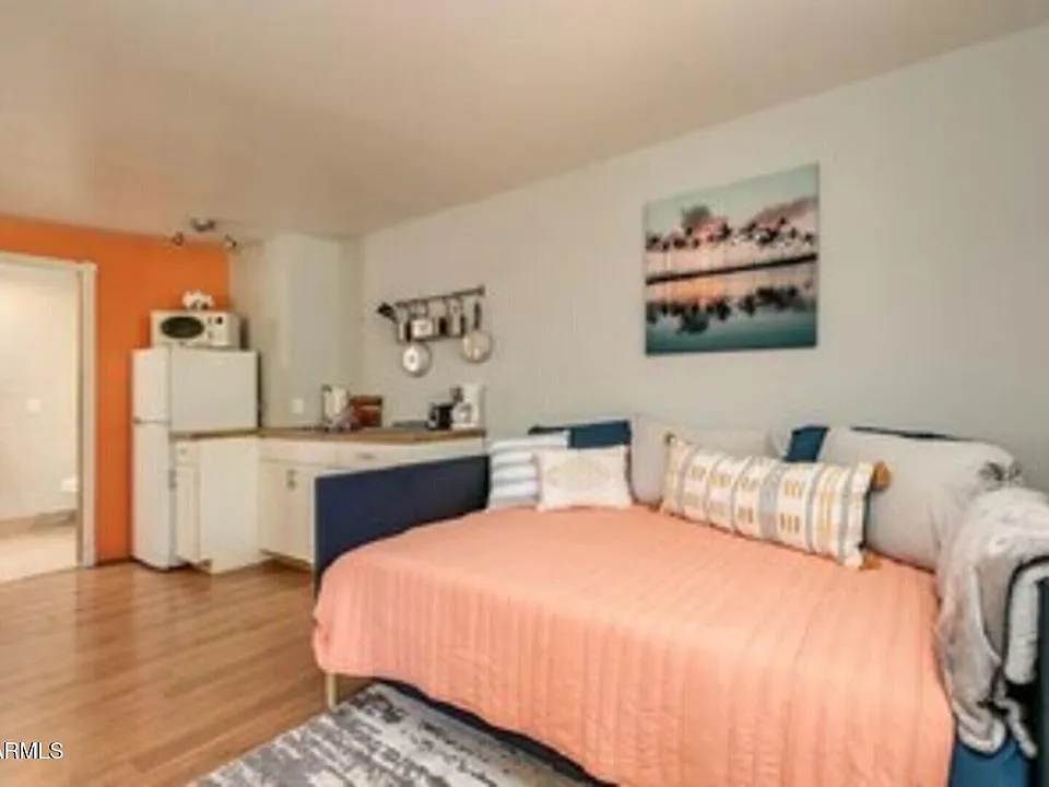 830 E Maryland Ave #4