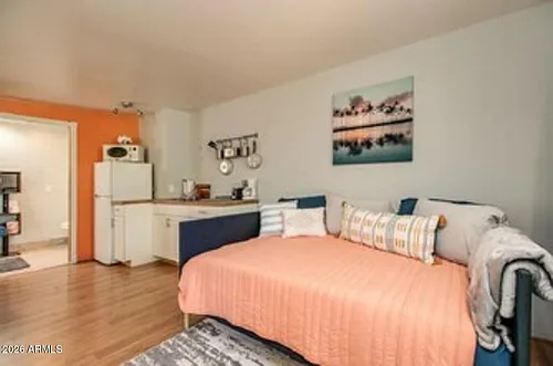 830 E Maryland Ave #4 Photo 1