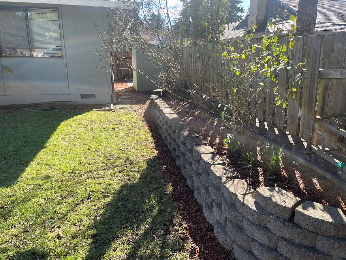 Building Photo - 9875 SW Alsea Dr