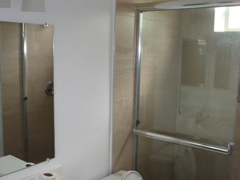 5848 Greenleaf Ave #12 — Photo 10