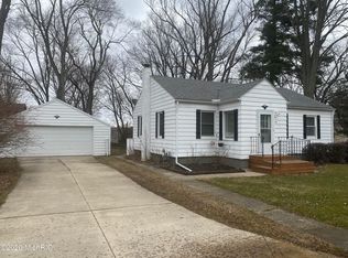 33 Morry St, Hillsdale, MI 49242
