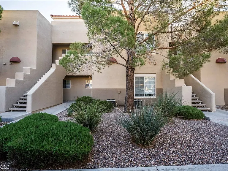1908 Villa Palms Ct #202 — Photo 2