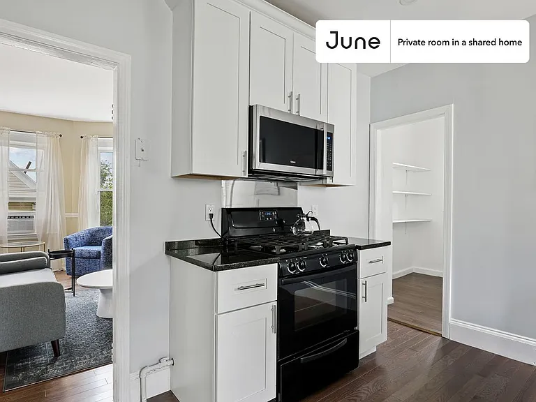 368 Park St #A — Photo 6