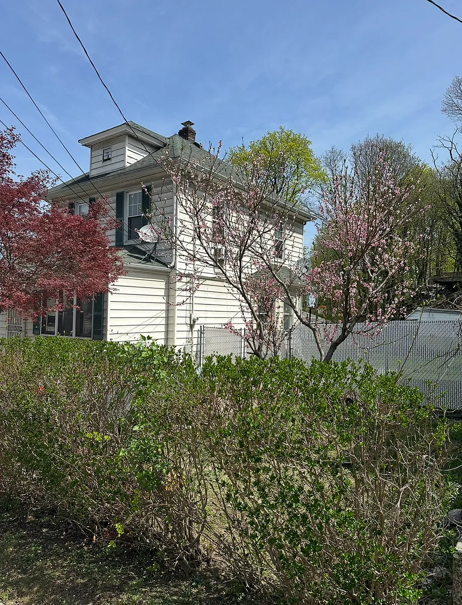 Building Photo - 303 Glen Ave