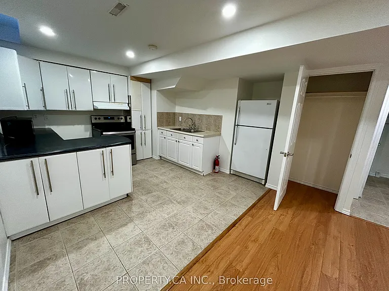 144 Rockwood Cres #BASEMENT — Photo 4