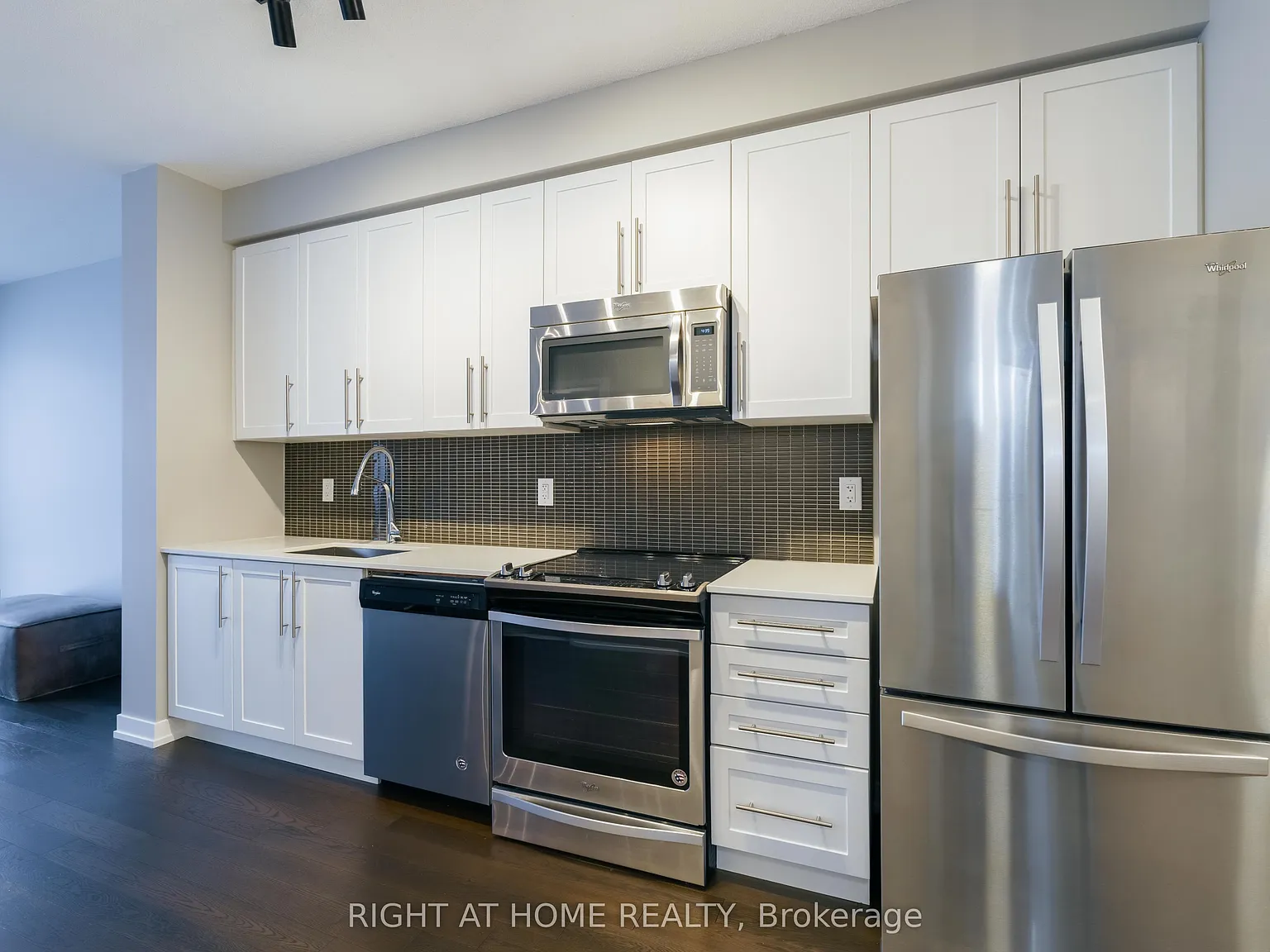 2 bed, $2,500 — Photo 4
