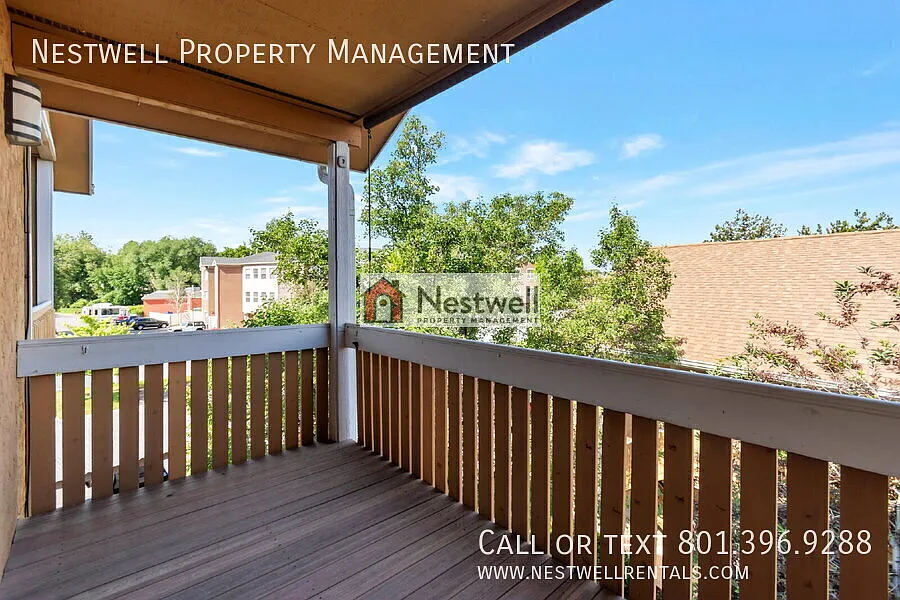 $500 off 1st Month's Rent - Upgraded Top-Floor Condo in Midvale — Photo 2