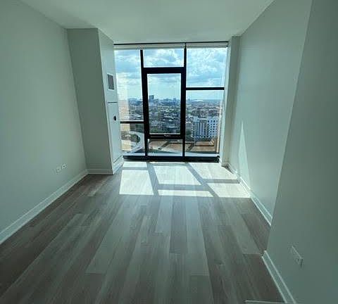 4th image of 732 N Milwaukee Ave #1705