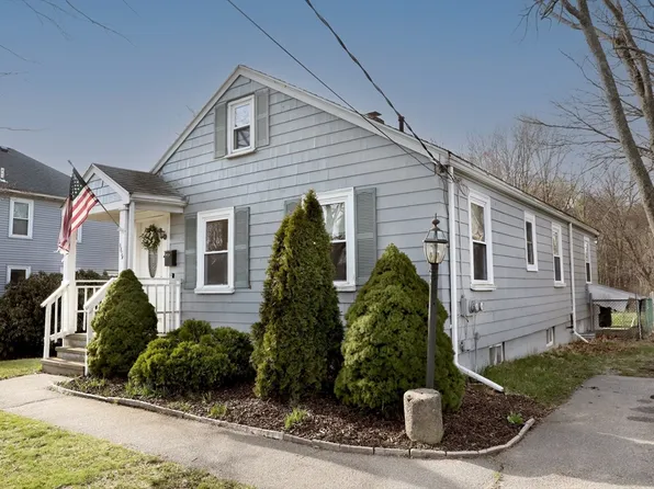 169 W Center St, West Bridgewater, MA 02379