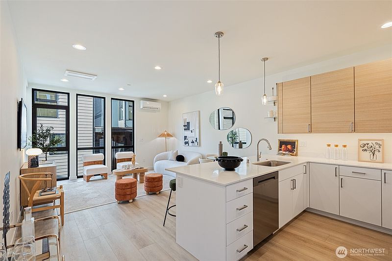 5th image of 11231 Greenwood Avenue N #A