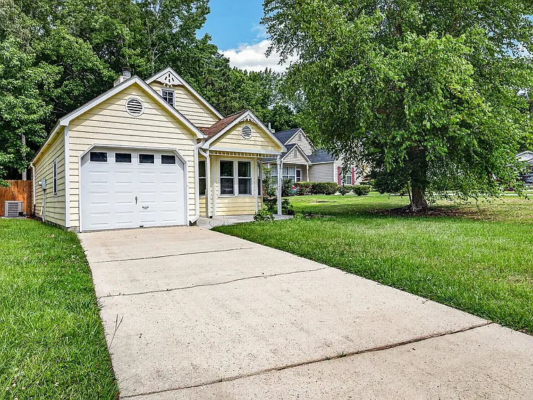 123 Basswood Ct — Photo 2