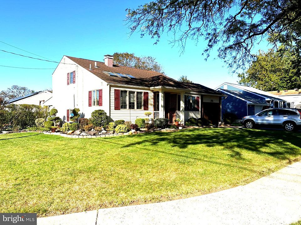 1st image of 8 Intervale Rd