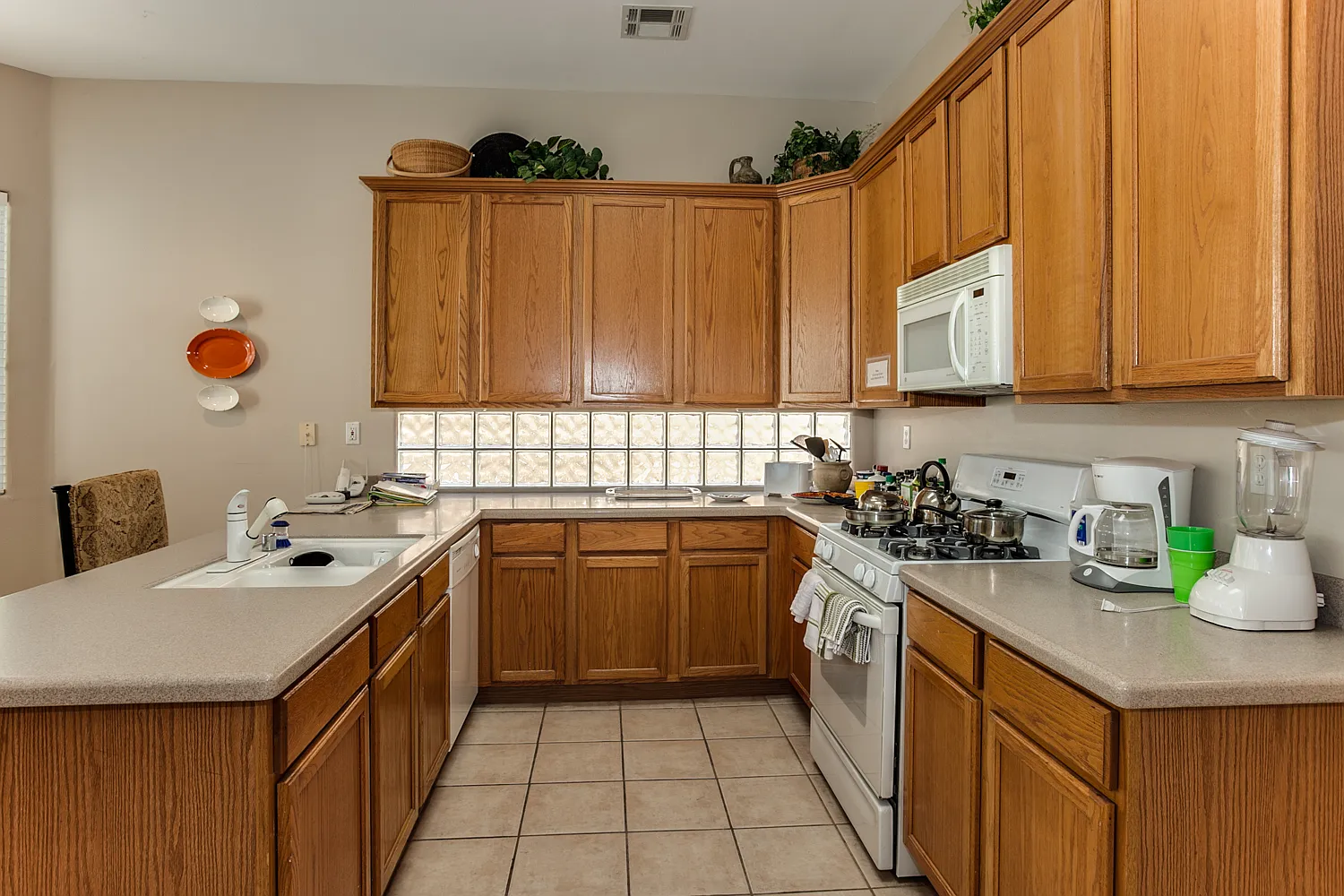 3 bed, 2160 sqft, $4,100 — Photo 4