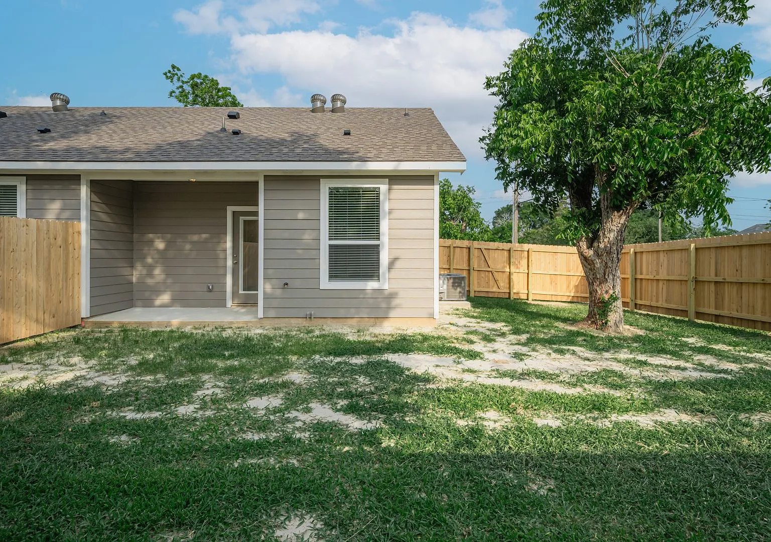 Remarkable Value: Spacious 2-Bed with Modern Finishes! — Photo 2