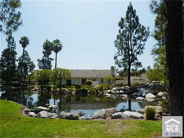 2 bed, 957 sqft, $3,300 — Photo 2