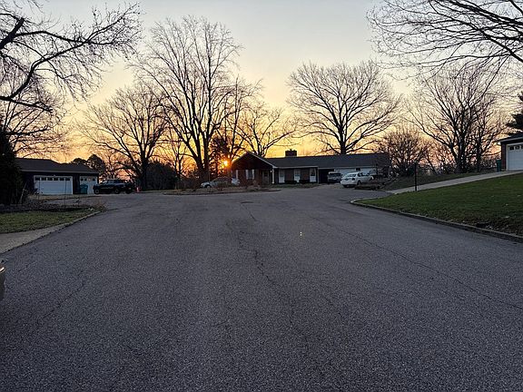 4th image of 21 Golf Dr