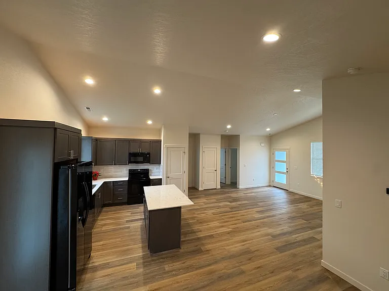 519 S Dorsing St — Photo 3