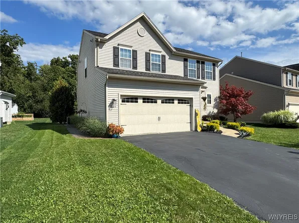 6105 Woodford Dr, Lake View, NY 14085