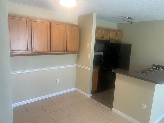 4th image of 215 Lake Brook Cir Unit 105