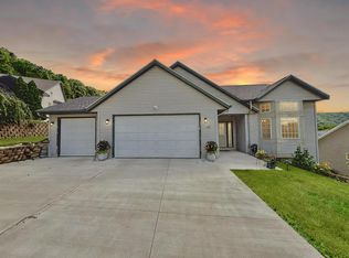 150 Bluffview Dr, Winona, MN 55987